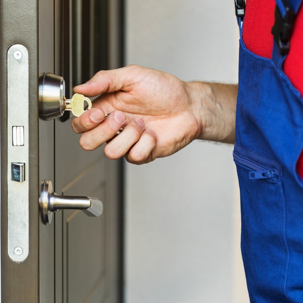 la cerrajería residencial ofrece presupuestos gratuitos para que los clientes conozcan el costo de los servicios